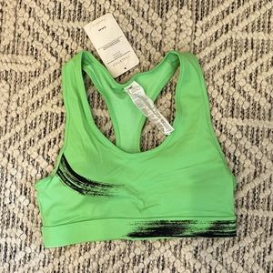 Fabletics Medium Impact Sports Bra - Size M - NWT